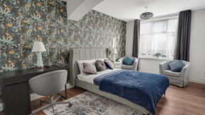 Place to stay in Longbridge